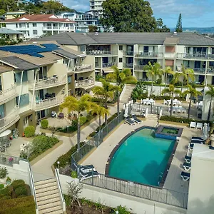 https://the-village-holiday-apartments-at-burleigh-heads.queenslandhotels.net