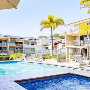 https://the-village-holiday-apartments-at-burleigh-heads.queenslandhotels.net